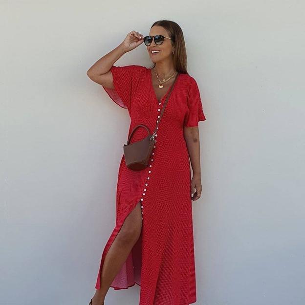 Un vestido rojo de Mango, el look de Paula Echevarría con que tú también presumirás de bronceado tras vacaciones | Mujer Hoy