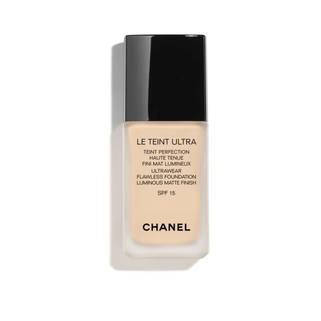 Base de maquillaje mate luminosa Le Teint Ultra de Chanel. 7 tonos disponibles para cada tipo de piel. (52 euros).