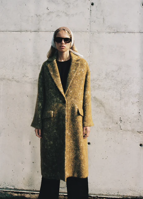 Pautas Inferir Consejo El abrigo más deseado de la temporada ha llegado a Zara: con estampados  barrocos y texturas lujosas para brillar | Mujer Hoy