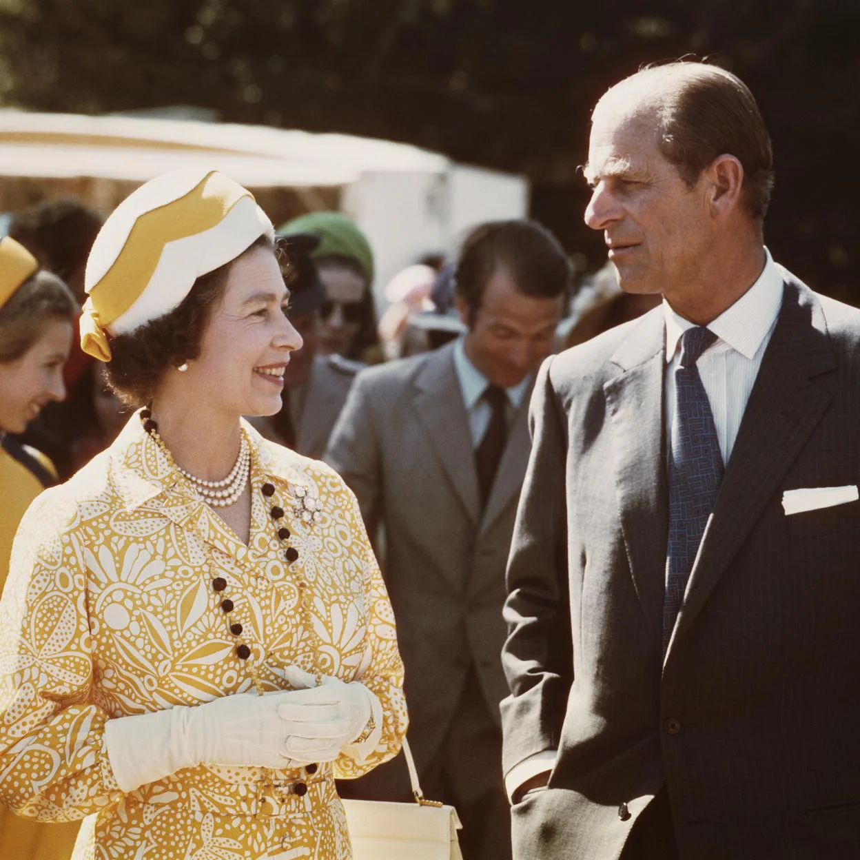 El escándalo de la abuela de la reina Isabel II, las esmeraldas Cambridge y la amante de su hermano la historia de por qué los testamentos royal son secretos en Reino Unido 