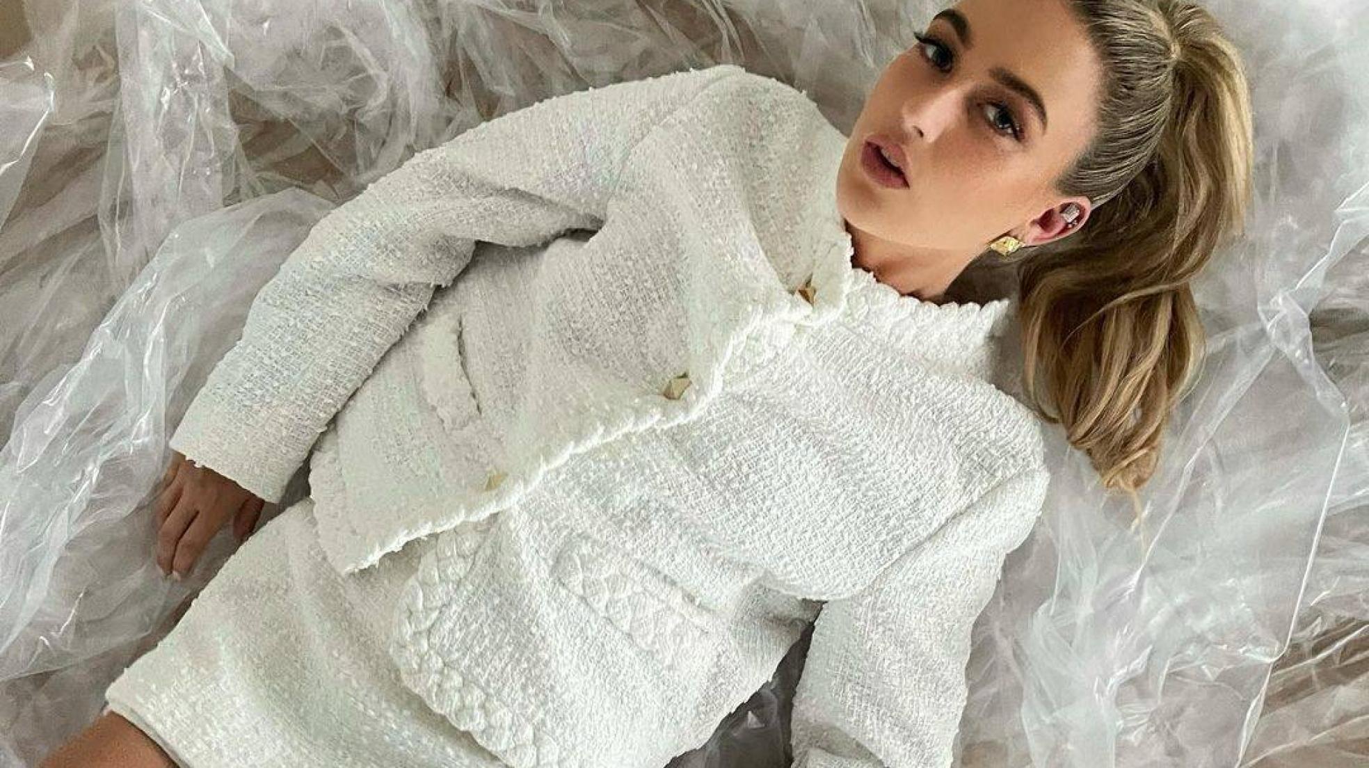 Vestidos y pichis de tweed: cómo combinar la tendencia que ha unido a Chanel  y Zara - Foto 1