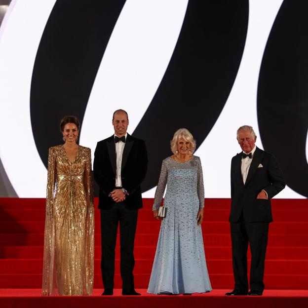 Kate y Guillermo, junto a Carlos y Camilla, o cómo los Cambridge ya están tomando posiciones como herederos al trono de Inglaterra.