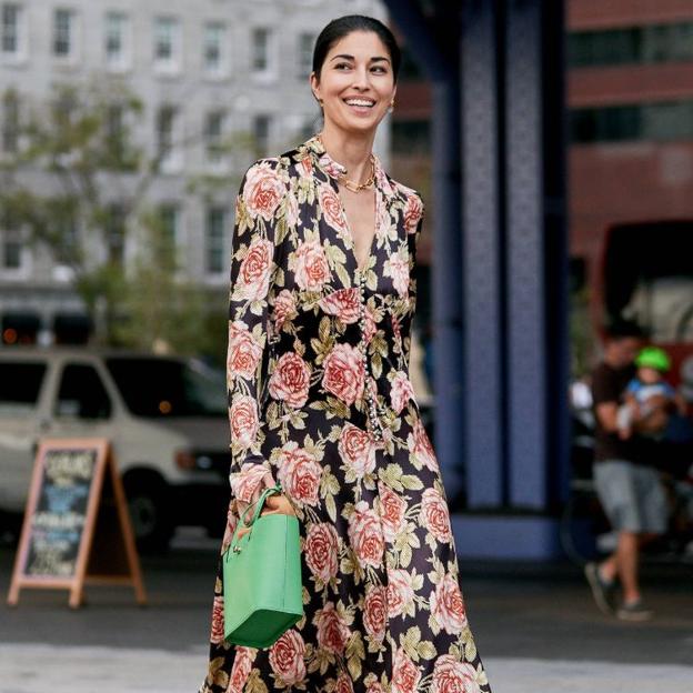 Vestido evasé de flores y botas altas: el look de inspiración años 60 el que vas a triunfar este otoño | Mujer Hoy