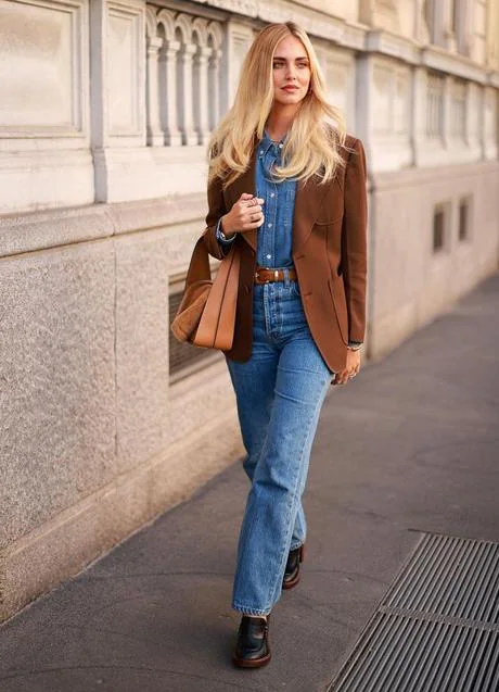 La blazer marrón que hay en Zara gana terreno en looks diarios y sabemos  cómo combinarla para que favorezca siempre | Mujer Hoy
