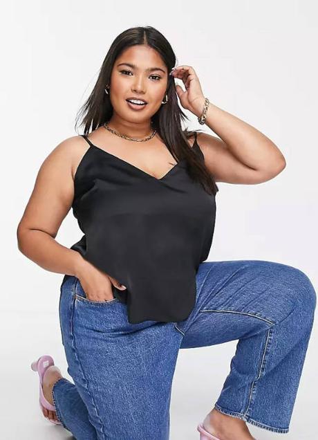 El modelo de Asos tiene la espalda cruzada