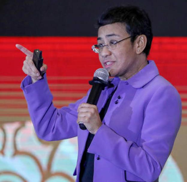 Maria Ressa dando un discurso.