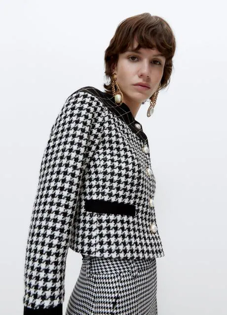 La chaqueta con estampado pata original de la temporada está en Uterqüe (y es perfecta para tus looks con pantalones) | Mujer Hoy