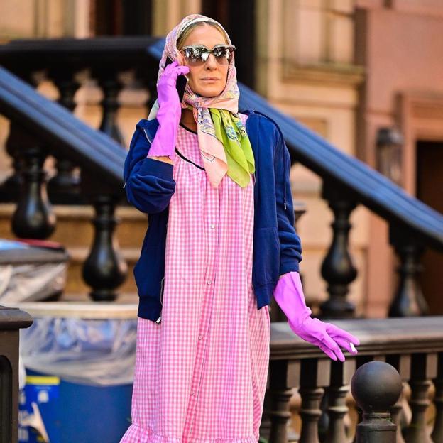 Un look de Carrie Bradsaow que desafía la propuesta más extravagante de Gucci.