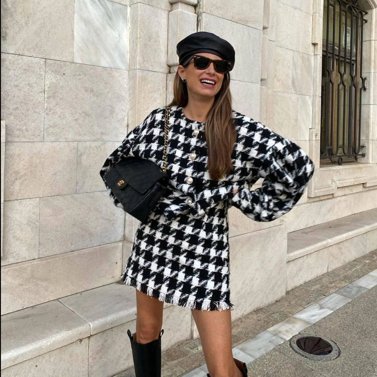 Casa ganar célula Pata de gallo, plumas, perlas y estilo Chanel: las 2 chaquetas de punto más  cómodas, bonitas y originales de la temporada | Mujer Hoy