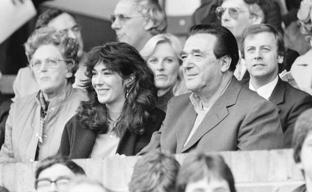 Ghislaine Maxwell y su padre, Robert Maxwell.