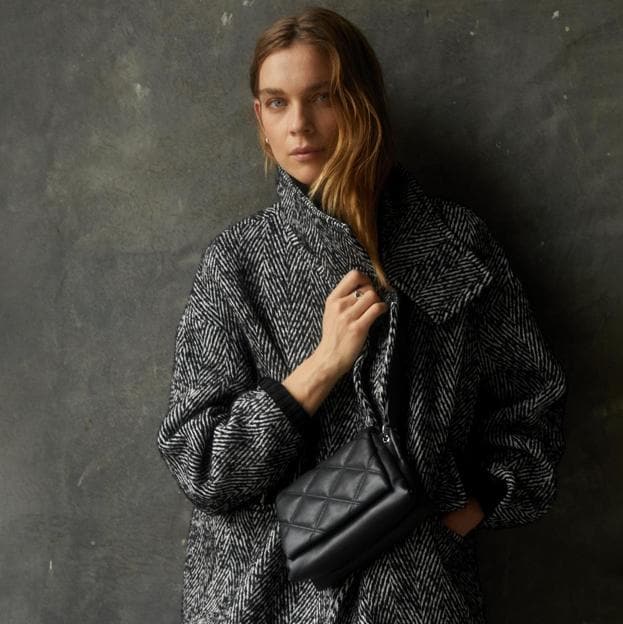 Punto espiga, la alternativa elegante al estampado de cuadros está en estos 3 abrigos | Mujer Hoy