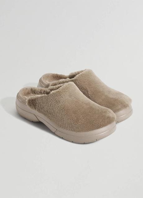 Zuecos: el calzado más cómodo y calentito para estar en casa este