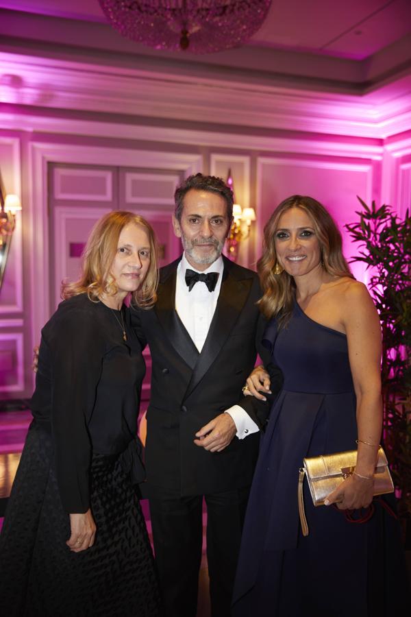 Premios Mujerhoy 2021: Elvira Leal, directora de Arte de Mujerhoy, Gervasio Pérez, director de Moda y Belleza de Mujerhoy y Amaia Campos, directora de Publicidad de Mujerhoy.