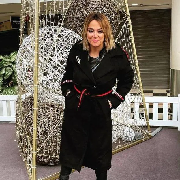 Murciélago Diariamente clase El abrigo made in Spain con el que Toñi Moreno ha triunfado en Instagram es  perfecto para tus looks con botas | Mujer Hoy