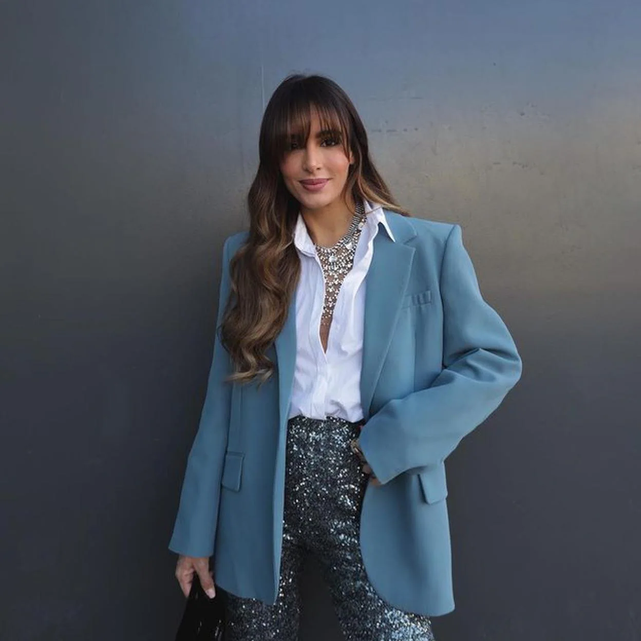 Este collar XL de Zara que arrasa entre famosas influencers es perfecto para convertir de tus camisas y jerséis en prendas de lujo | Mujer Hoy