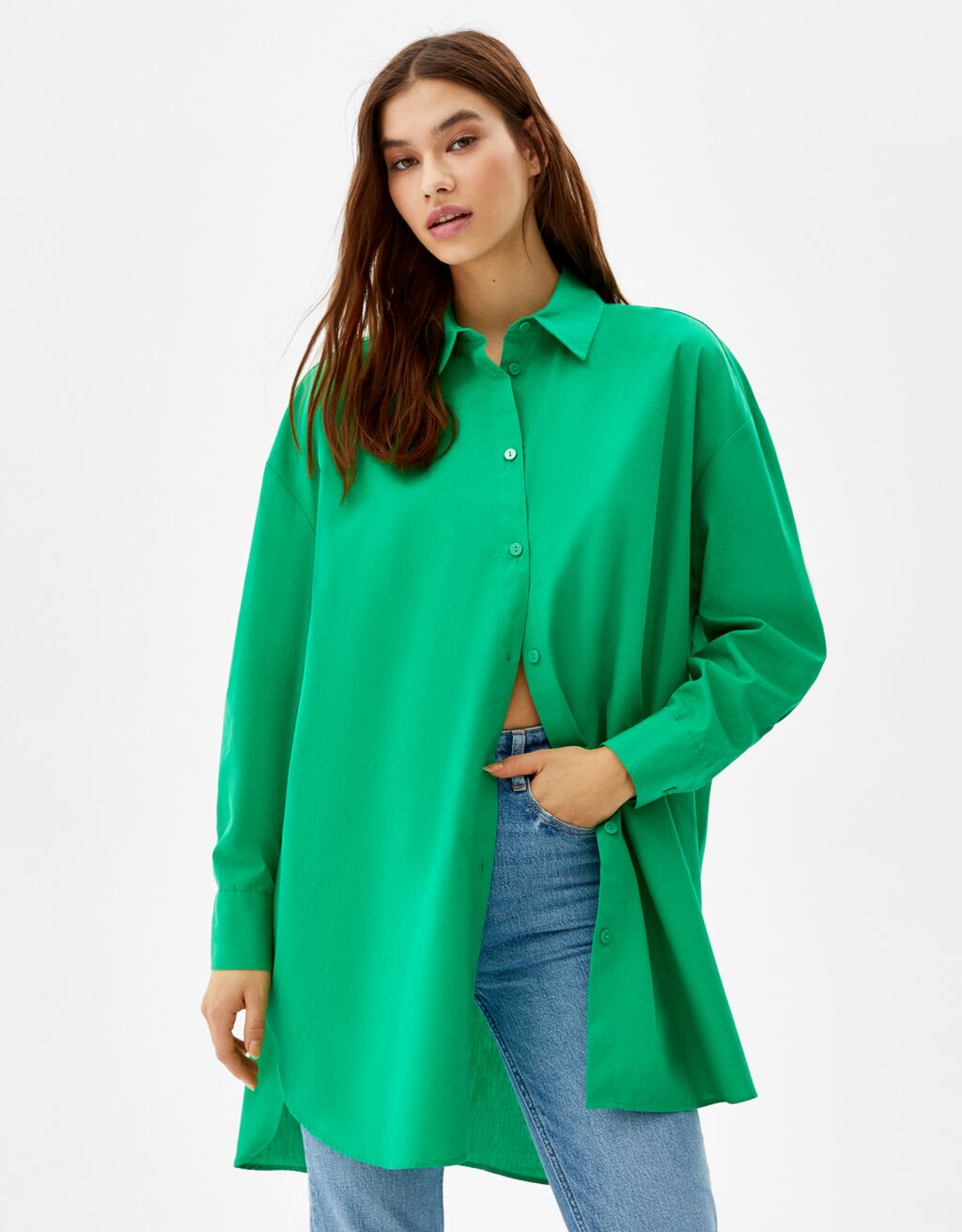 Los básicos en verde que hemos fichado para sumarnos en las rebajas al color tendencia de la temporada