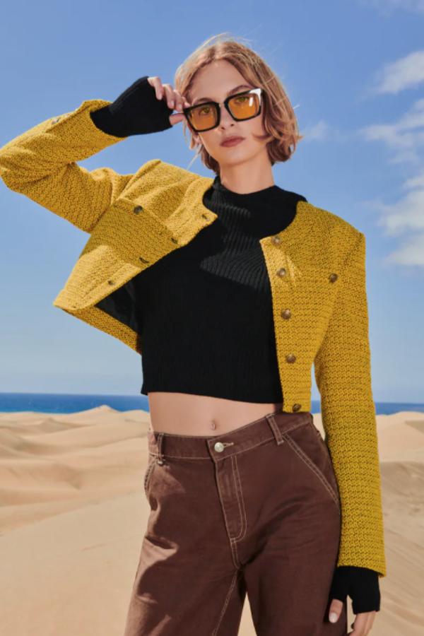 Blazers y chaquetas cropped en rebajas que van a ser protagonistas de tus looks de primavera