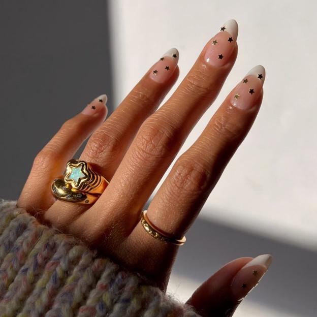 Estas son las cinco tendencias en manicura más bonitas que estilizan las manos y que te vas a querer hacer sin parar este 2022