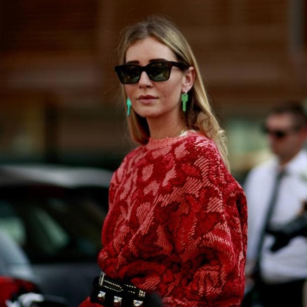 Sudadera roja, culotte y unas sneakers: crea un look romántico con estas prendas made in Spain | Mujer Hoy