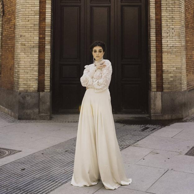 Olvida el vestido de novia: consigue un look nupcial estiloso y cómodo con un body blanco de encaje