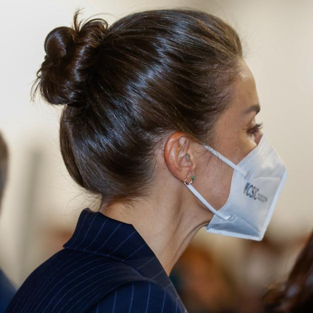 Así es el moñito de bailarina de la Reina Letizia en la feria de ARCO 2022.