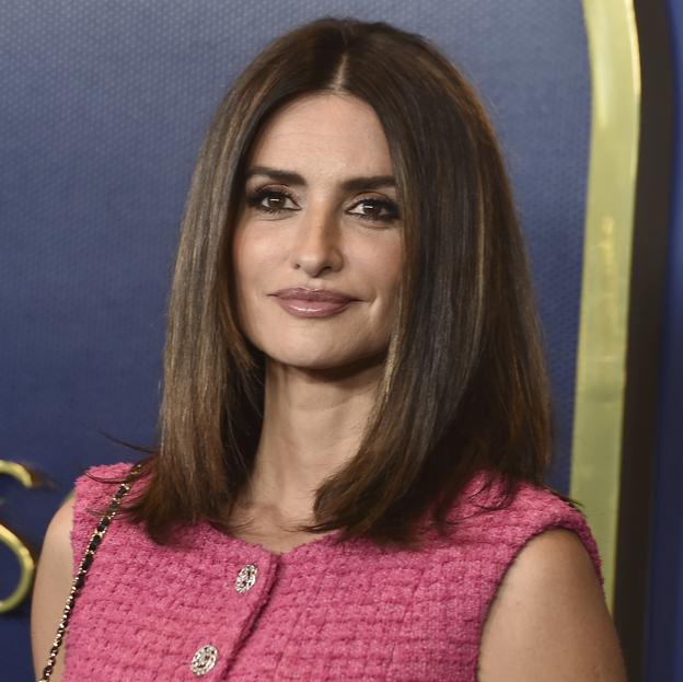 El espectacular vestido rosa de Penélope Cruz que puedes comprar en Zara baratísimo y conseguir un look para la primavera perfecto