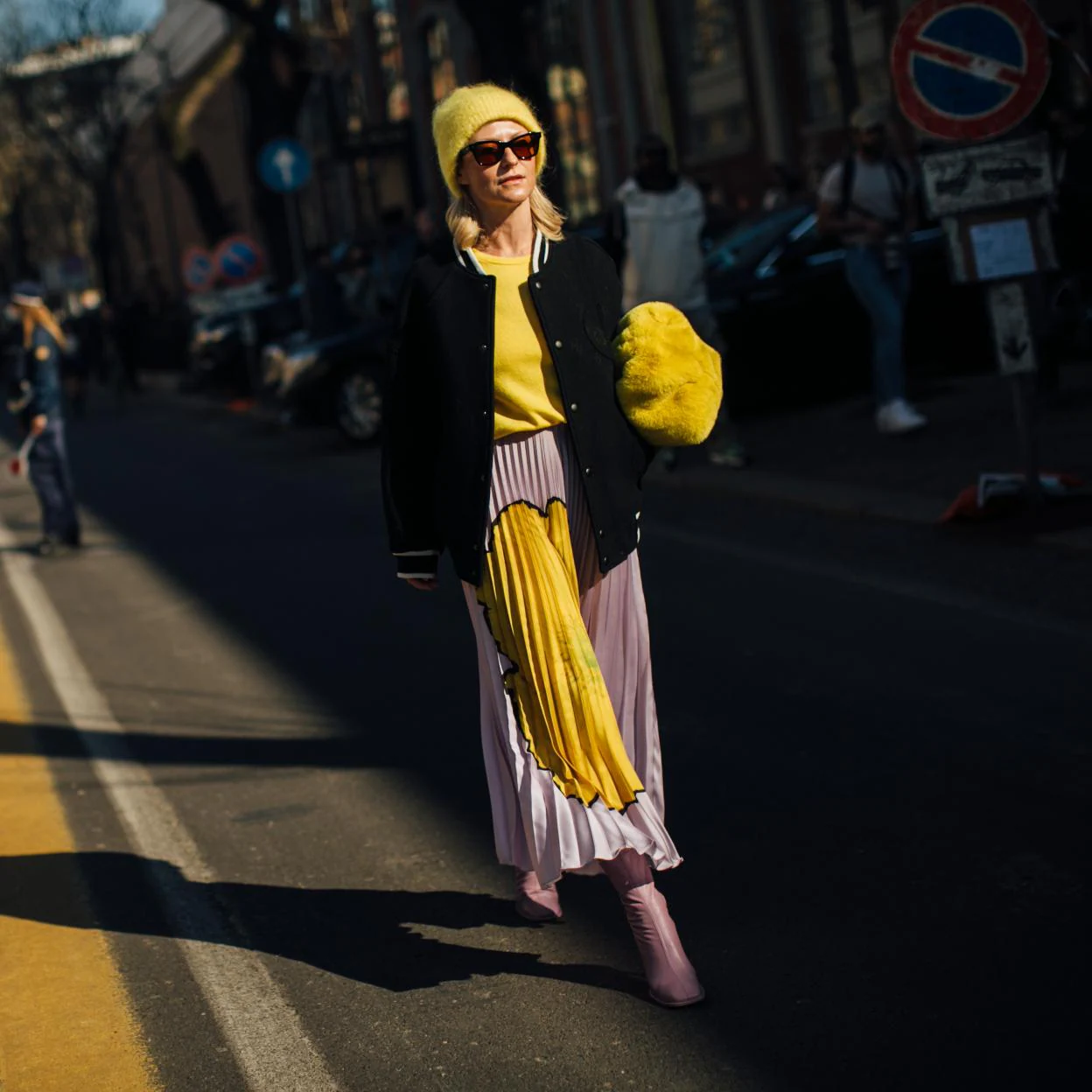 Apuesta por las faldas plisadas consigue un look de oficina primaveral y cómodo lleno de | Mujer Hoy