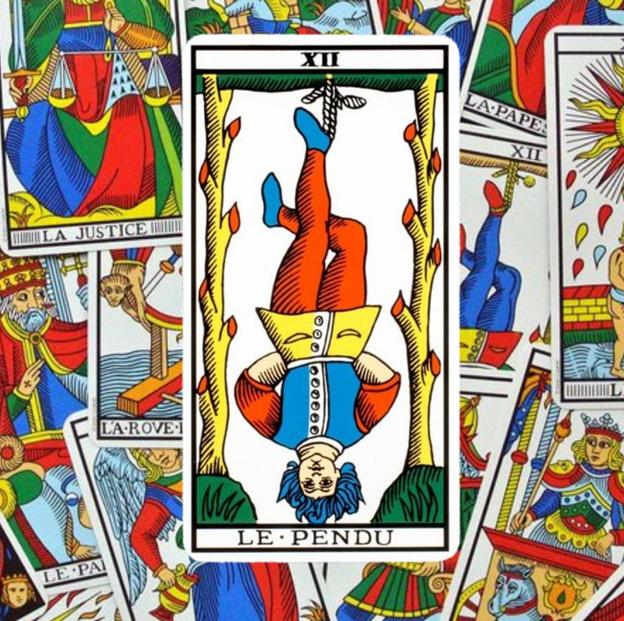 La carta del Tarot de la semana: El Colgado (arcano XII) te pide generosidad, calma y pequeños sacrificios para sacar lo mejor de tu fuerza interior