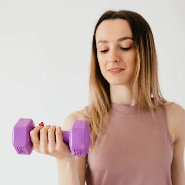 Pesas para principiantes: cómo ganar músculo, definir brazos, eliminar grasa, quemar calorías y tonificar la musculatura en tiempo récord