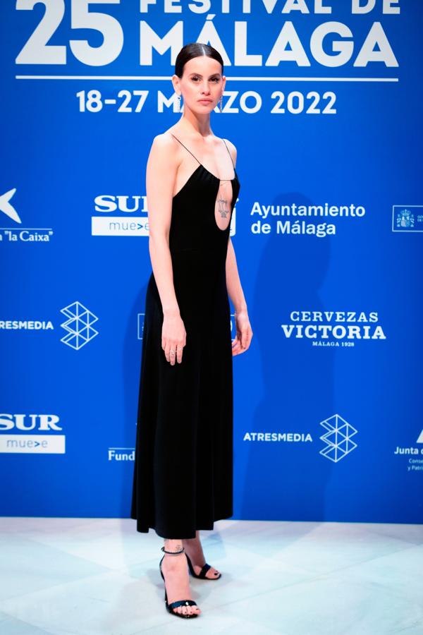 Milena Smit sobre la alfombra roja de Málaga