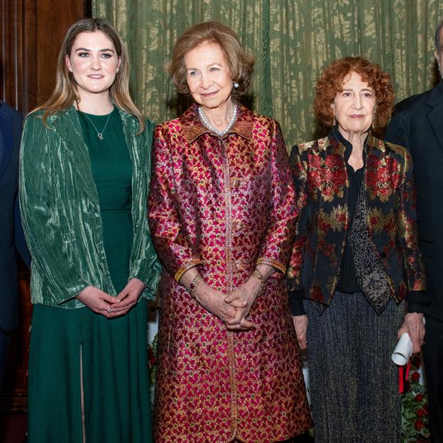 Carlota Andrés, la reina Sofía y Carmen Iglesias.