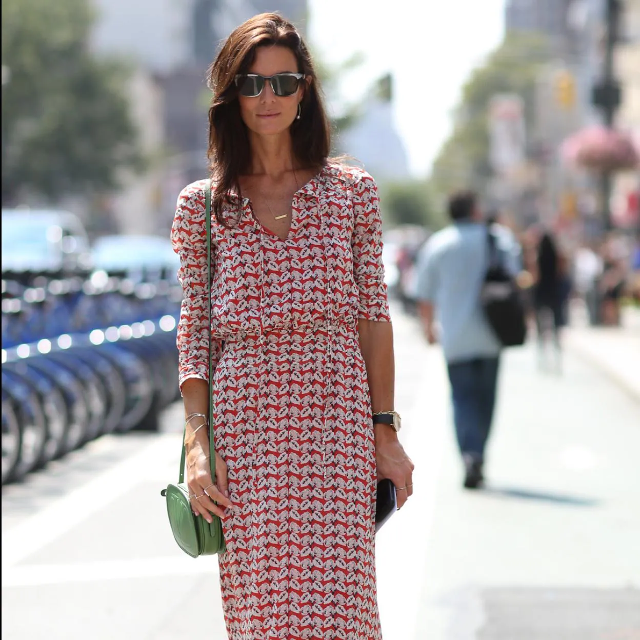 El vestido camisero de H&M por menos de 20 euros que puedes combinar de mil formas para que parezca siempre | Mujer Hoy