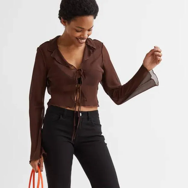 Esta blusa de gasa que encontrarás H&M va a conquistar a Instagram porque es la más bonita la primavera | Mujer Hoy