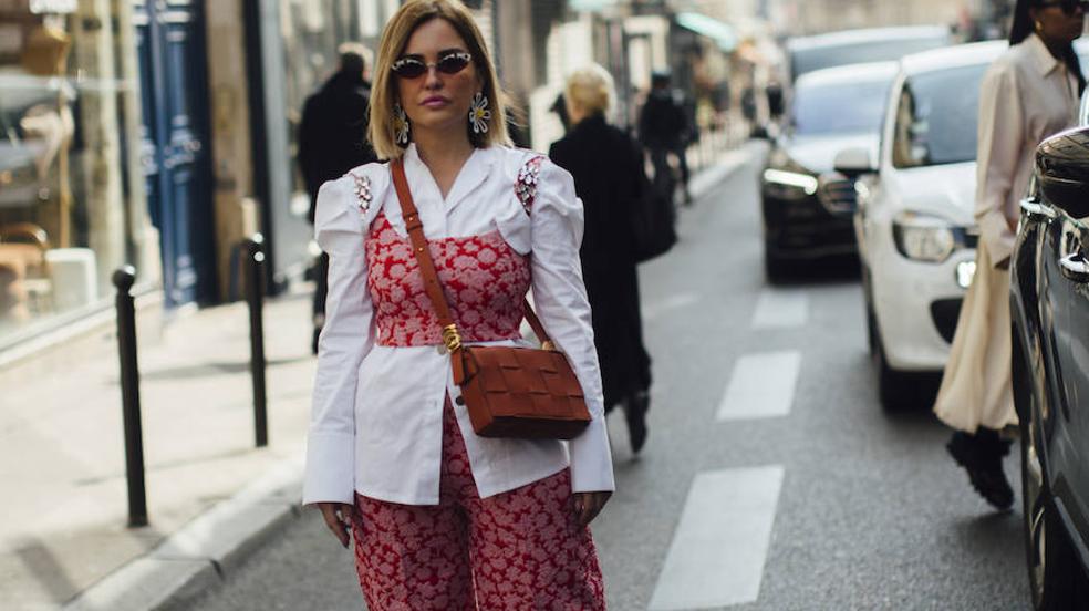 Los pantalones estampados más favorecedores y ponibles de la primavera: sientan genial y los puedes llevar a la oficina o el fin de semana