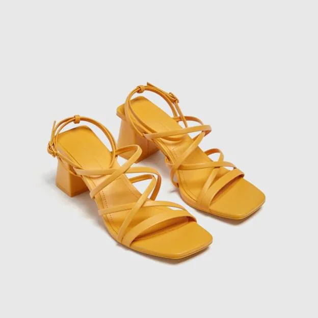 Vas a (y desear) estas sandalias de tacón cómodo Pull & Bear que solo se venden online | Mujer