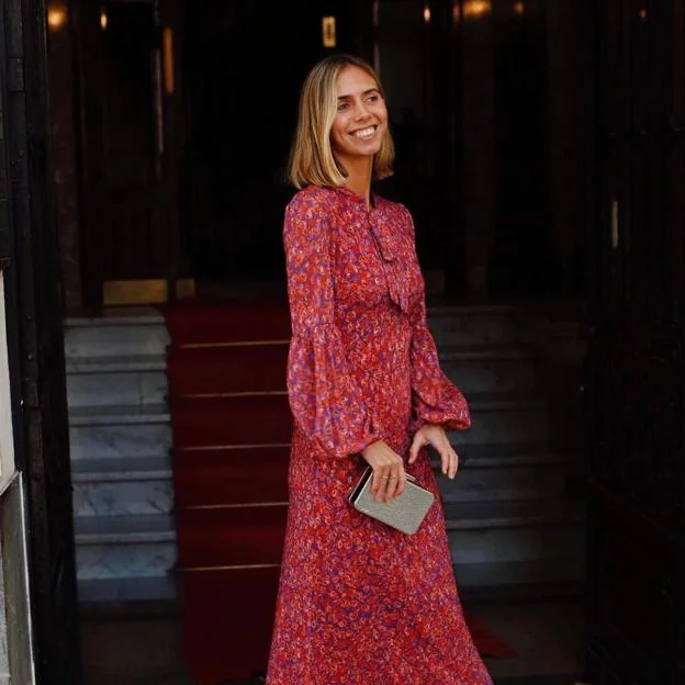 Escribe email adolescente Parlamento Estos preciosos vestidos made in Spain son los que que eligen royals e  influencers | Mujer Hoy
