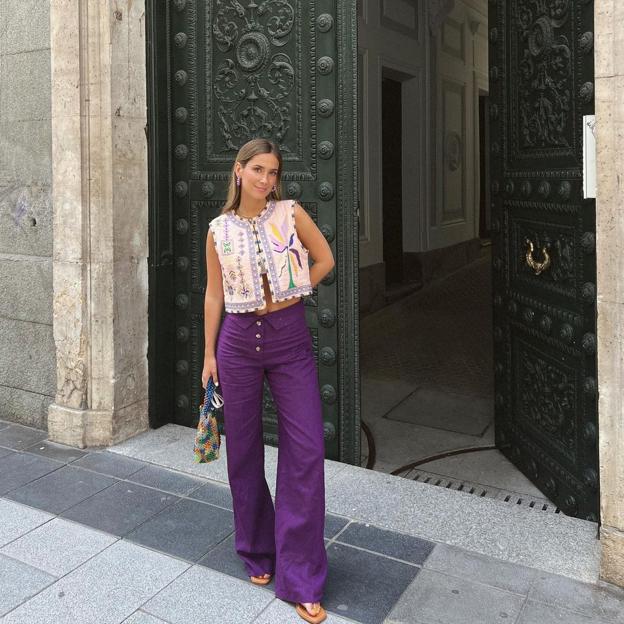 Este es el pantalón de lino que llevarán todas las influencers este verano porque estiliza, es cómodo y alarga la figura