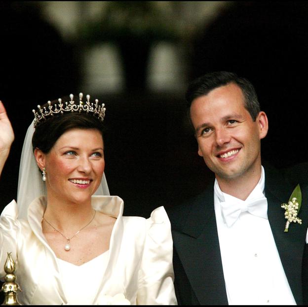 Imagen de la boda de la princesa Marta Luisa de Noruega y el escritor Ari Behn