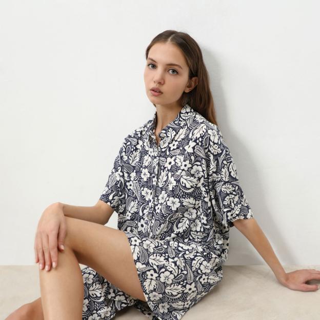 Este vestido camisero de Lefties que cuesta 12 euros va a ser la prenda que más te pongas a partir de ahora