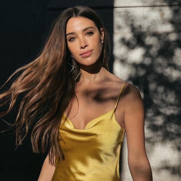 El vestido lencero made in Spain que llevan todas las influencers y que te solucionará tu look de invitada