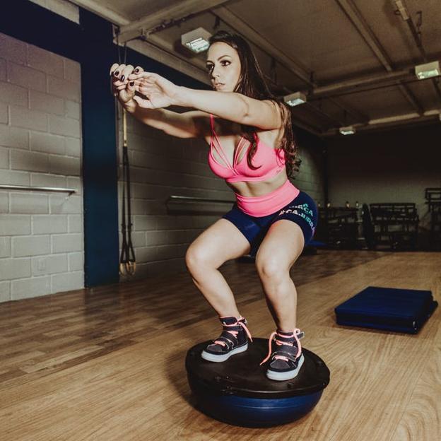 Sentadillas más efectivas con el ejercicio isotónico, la contracción muscular que multiplica el resultado del entrenamiento