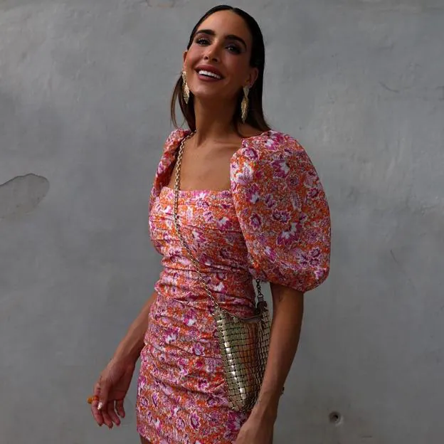El vestido floral de Mango más veraniego que ya llevan las influencers porque estiliza la figura y sienta como un guante | Mujer Hoy