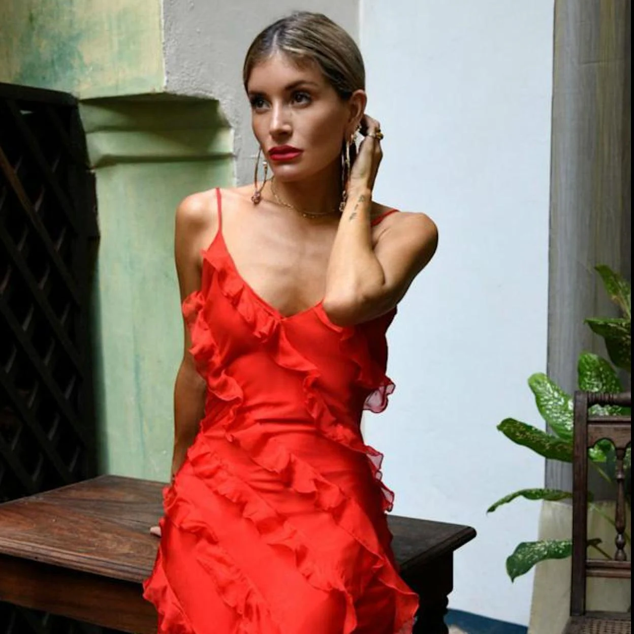Por ahí cigarro ramo de flores Este espectacular vestido rojo de Mango (casi agotado y con lista de  espera) parece de lujo y es la mejor compra low cost de la semana | Mujer  Hoy