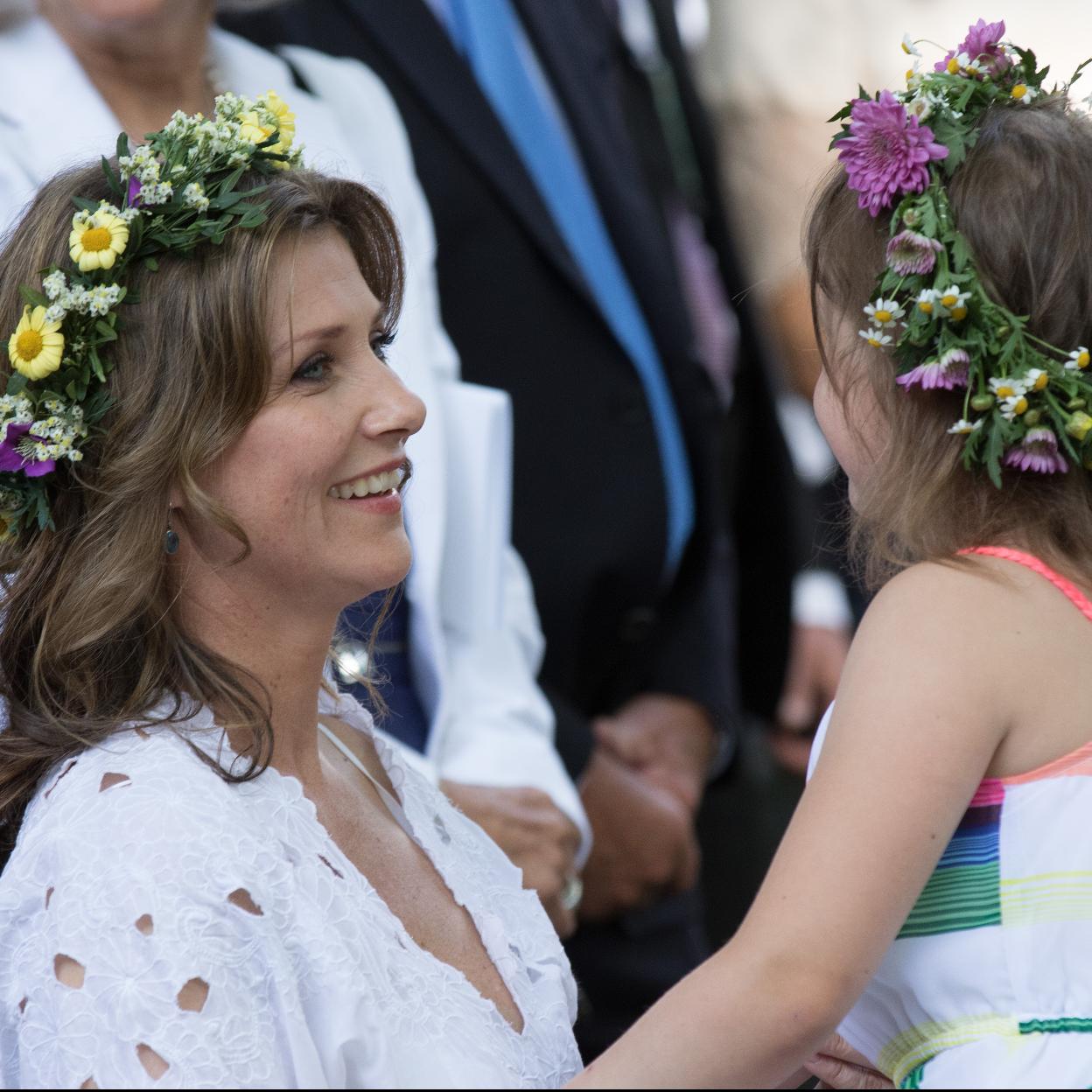 Marta Luisa de Noruega ha sido siempre una princesa polémica. Si quieres conocer el estilo de otra princesa rebelde, Carlota Casirahgi, pincha en la imagen. /getty