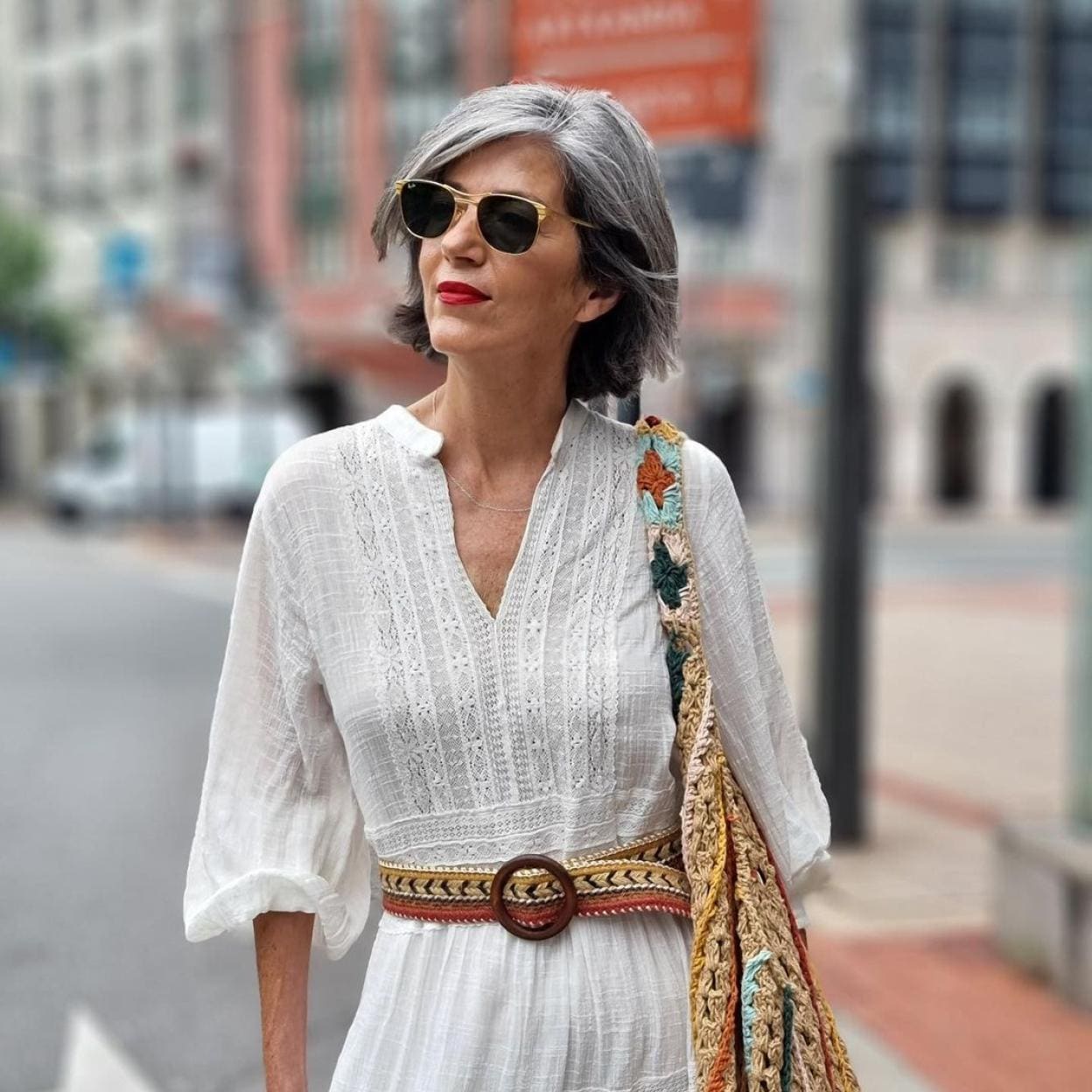 Cirugía suspicaz Detallado El vestido blanco más elegante y fresquito que rejuvenece a los 50 es todo  un éxito de ventas | Mujer Hoy