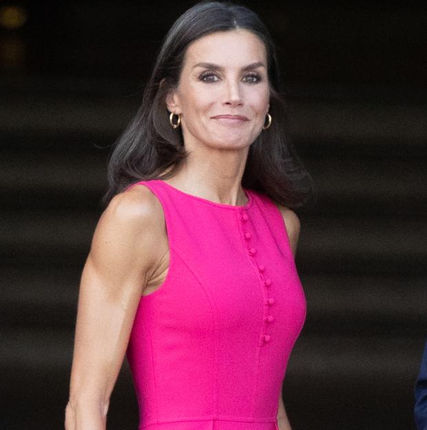 Ejercicios fáciles para conseguir los brazos de la reina Letizia a partir de los 40 (y acabar con las alas de murciélago)