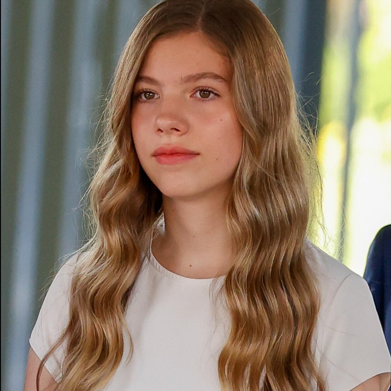 La infanta Sofía tiene el look de invitada más cómodo y original: el conjunto made in Spain que ha causado furor en las redes | Mujer Hoy La infanta Sofía tiene el look de invitada más cómodo y original: el conjunto made in Spain que ha causado furor en las redes | Mujer Hoy