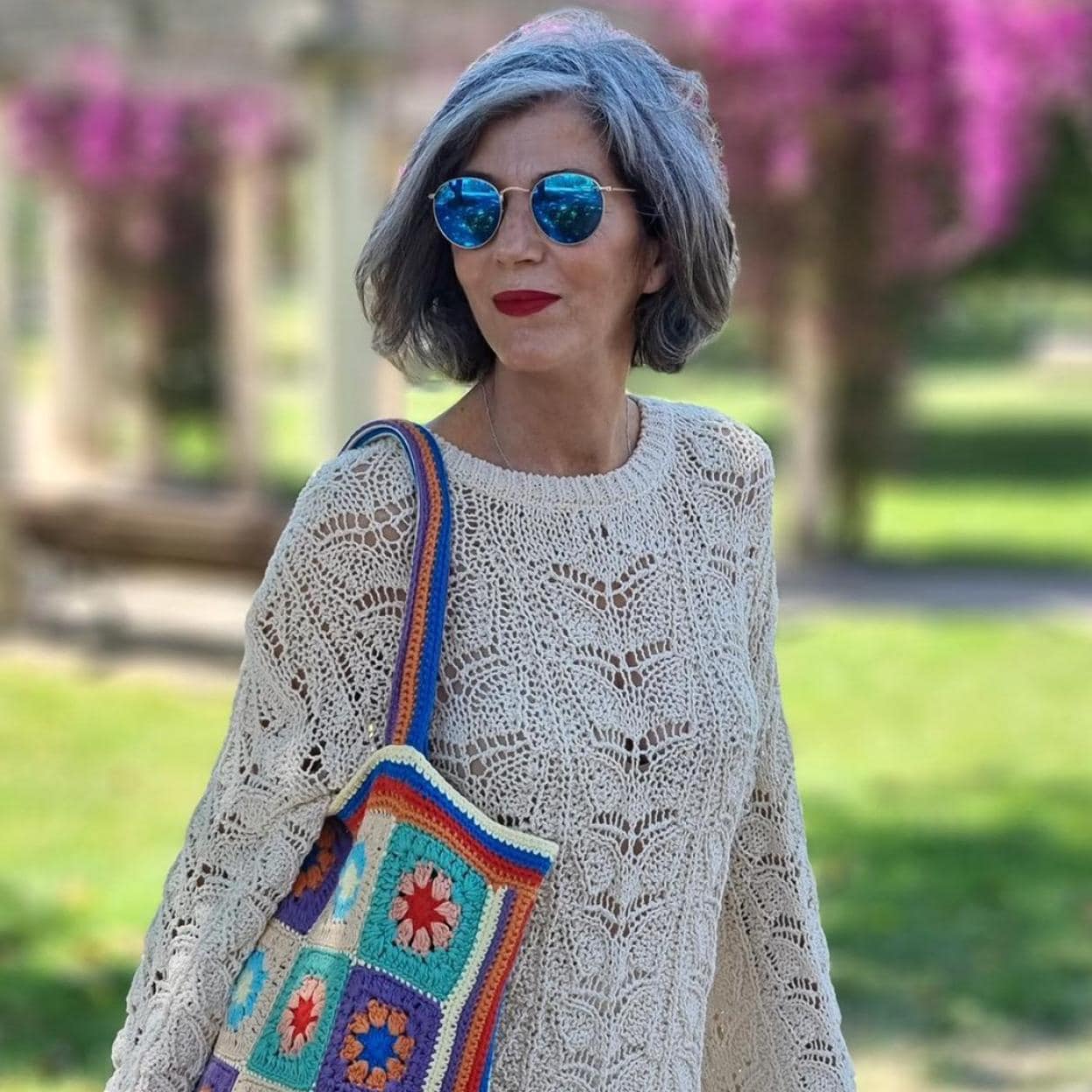 El look de crochet baratísimo que rejuvenece a los 50: conjunto de falda y top de Zara y bolso Pull&Bear | Mujer Hoy
