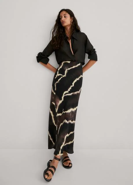Esta falda de Massimo Dutti es la favorita de aquellas que un elegante y sin complicaciones | Mujer Hoy