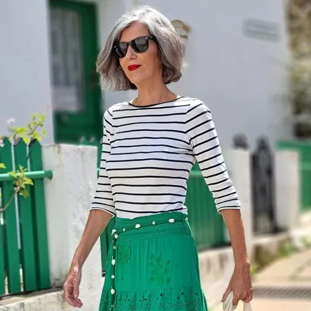 La original falda larga de que aprueban la influencers de más de 50 porque es cómoda, estilosa | Mujer